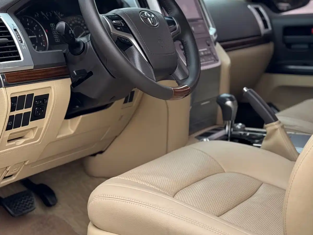 Toyota Land Cruiser (Import) 2018