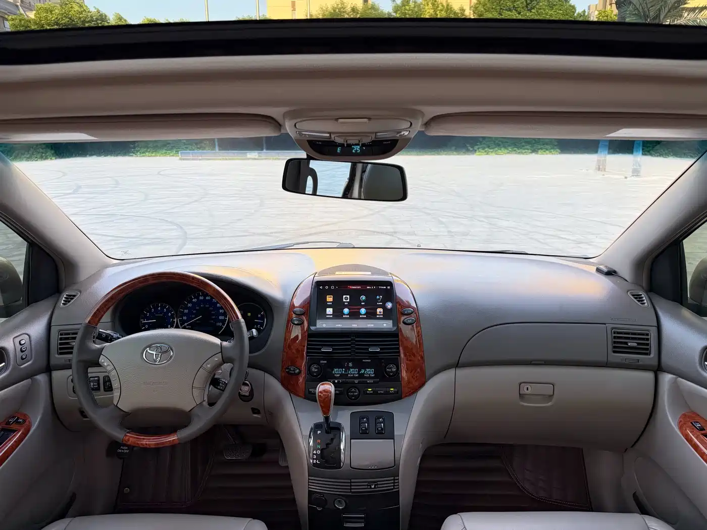 Toyota Sienna фото 12