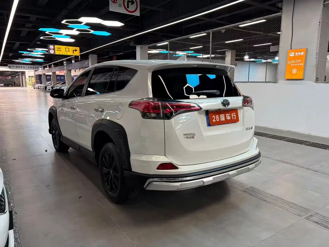Фото 7 - Toyota RAV4