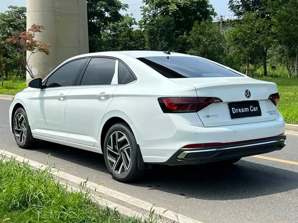 Volkswagen Sagitar 2026 2024 300TSI DSG Surpass Edition