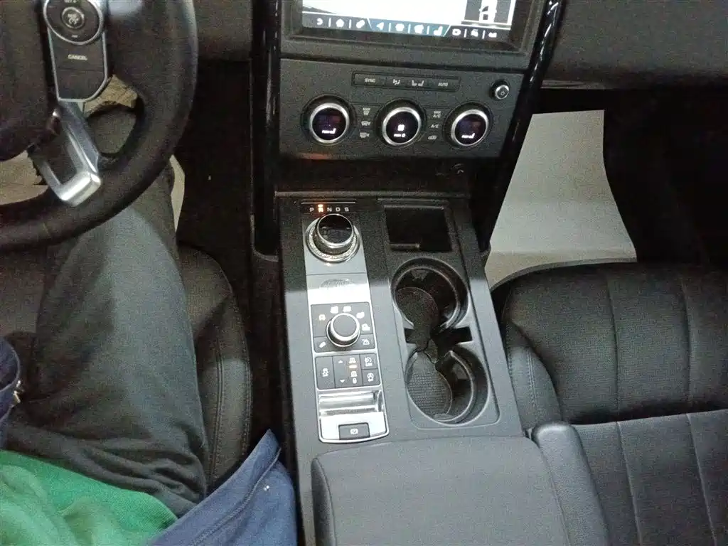 Land Rover Discovery 2018 3.0 SC V6 SE фото 14