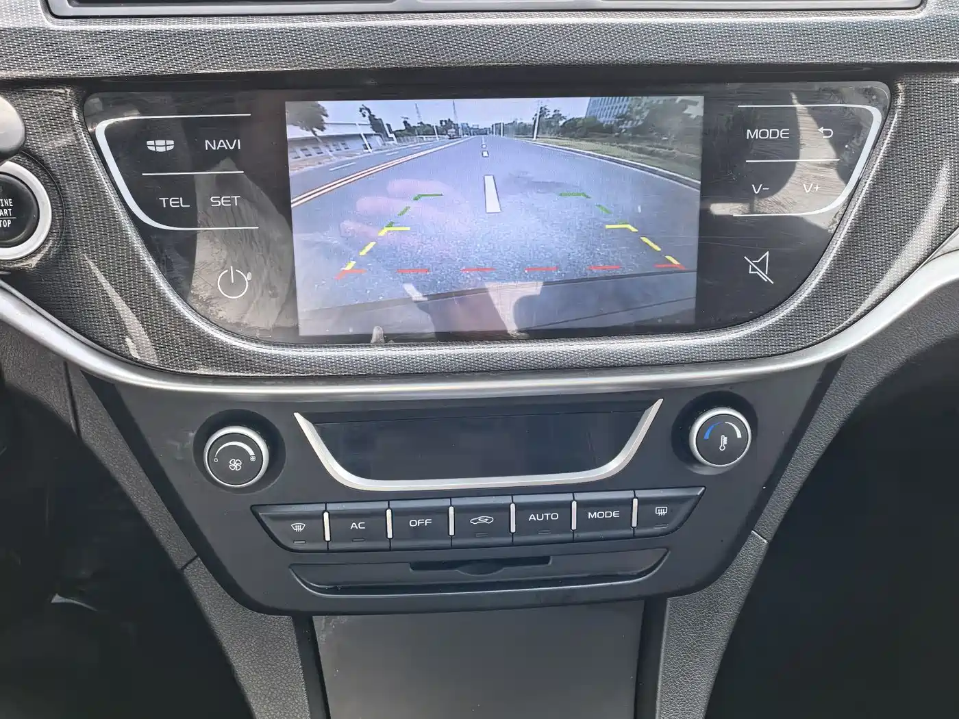 Фото 8 - Geely Emgrand