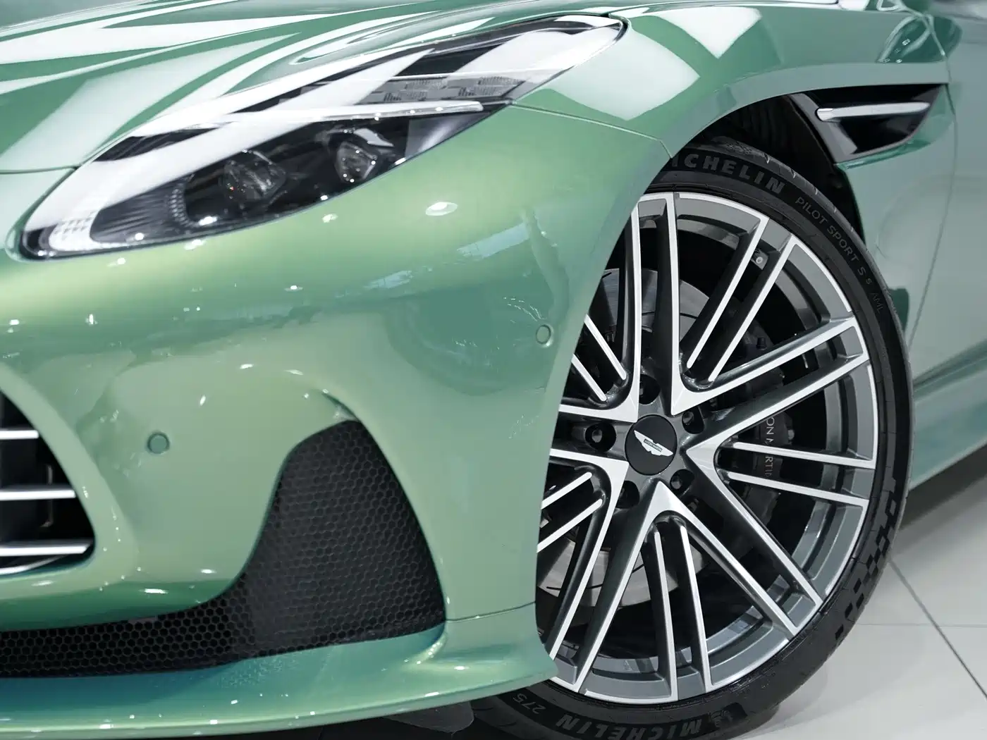 Aston Martin DB12 2024 2025 4.0T V8 Coupe