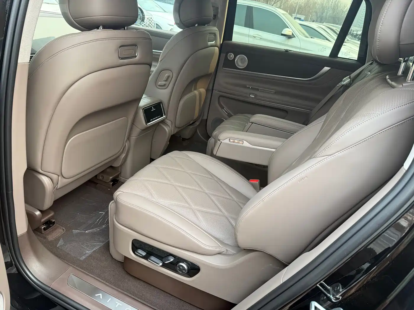 AITO Wenjie AITO M9 2025 Extended Range Ultra 52kWh 6-Seater фото 8