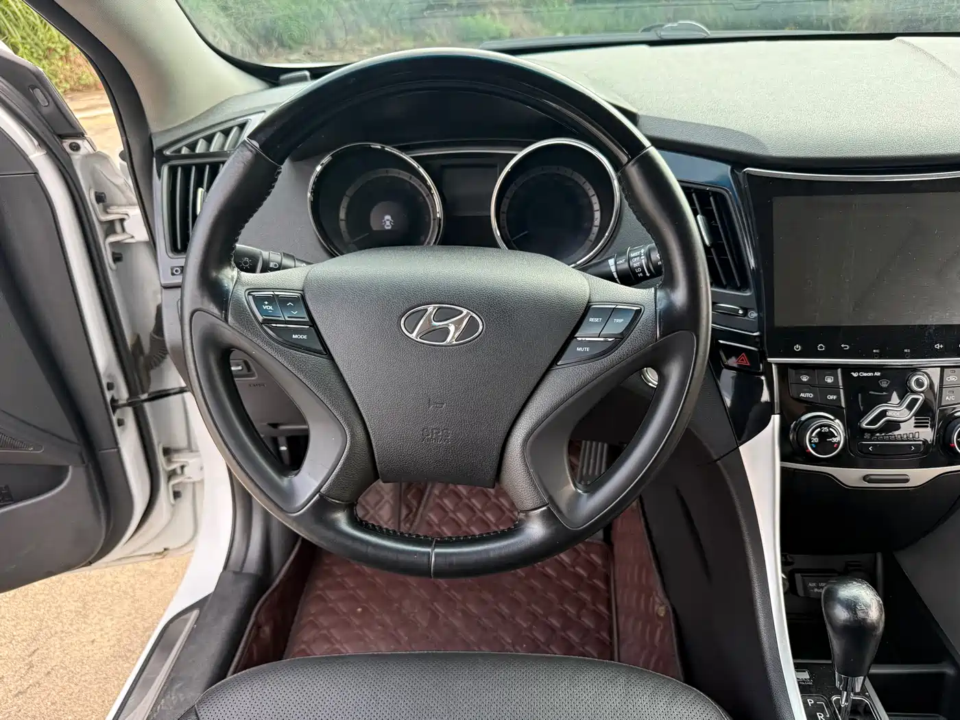 Hyundai Sonata 2014 2.4L Automatic Leading Edition China IV фото 15