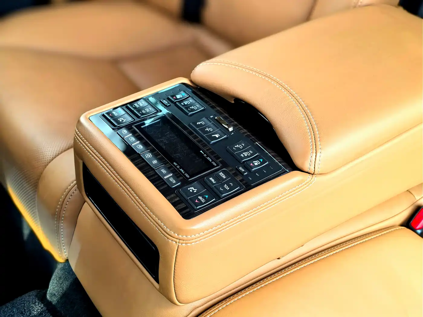Lexus LS 2016 460L фото 10