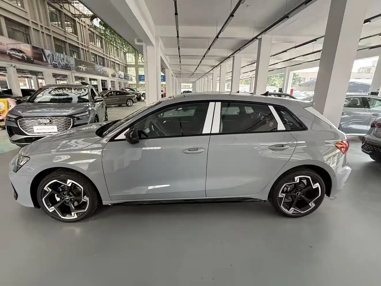 Audi A3 2025 Model Sportback 35TFSI Flying Premium + Luxury Selection Package (Southern Edition) фото 9