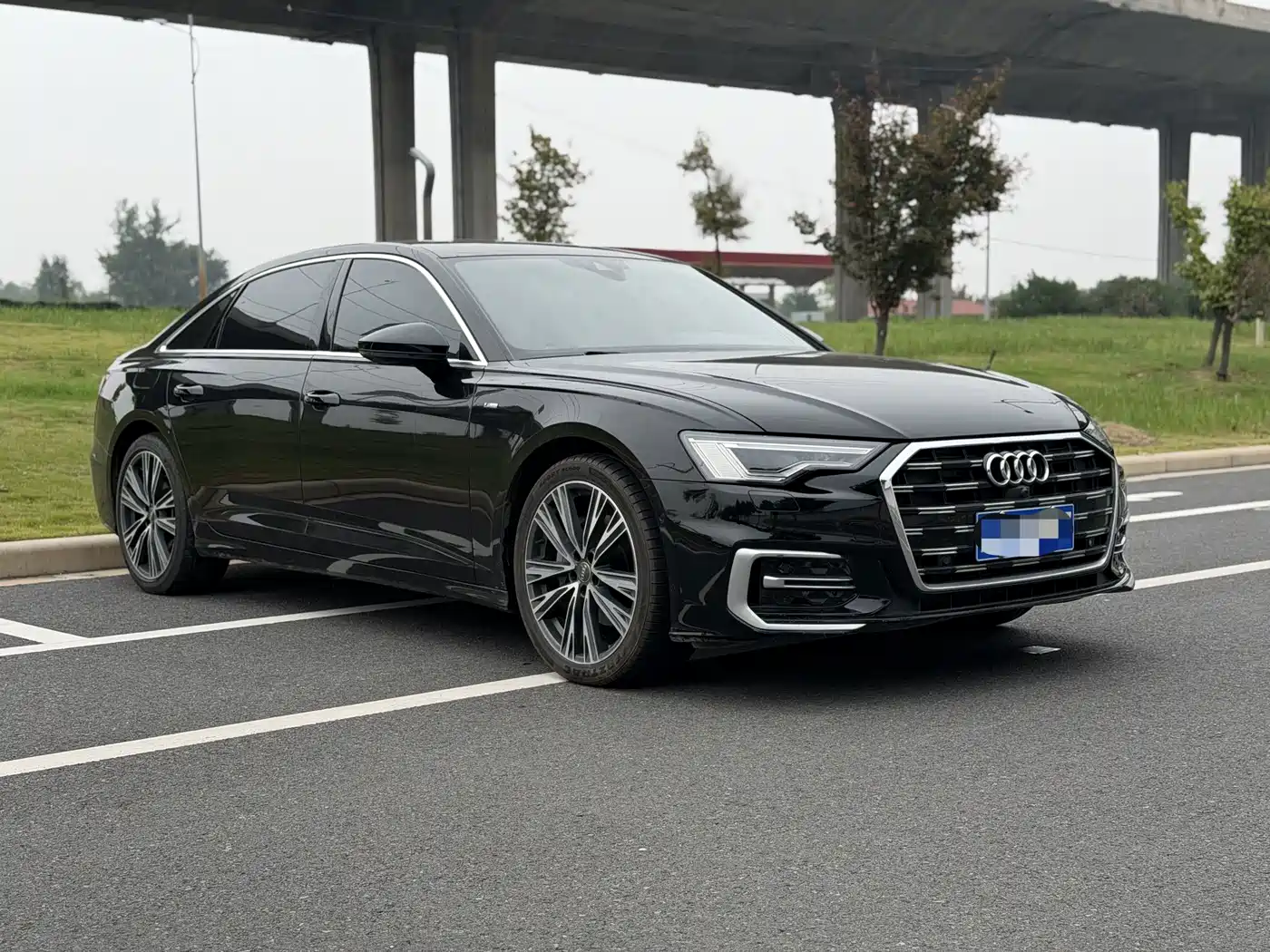 Photo 2 - Audi A6L