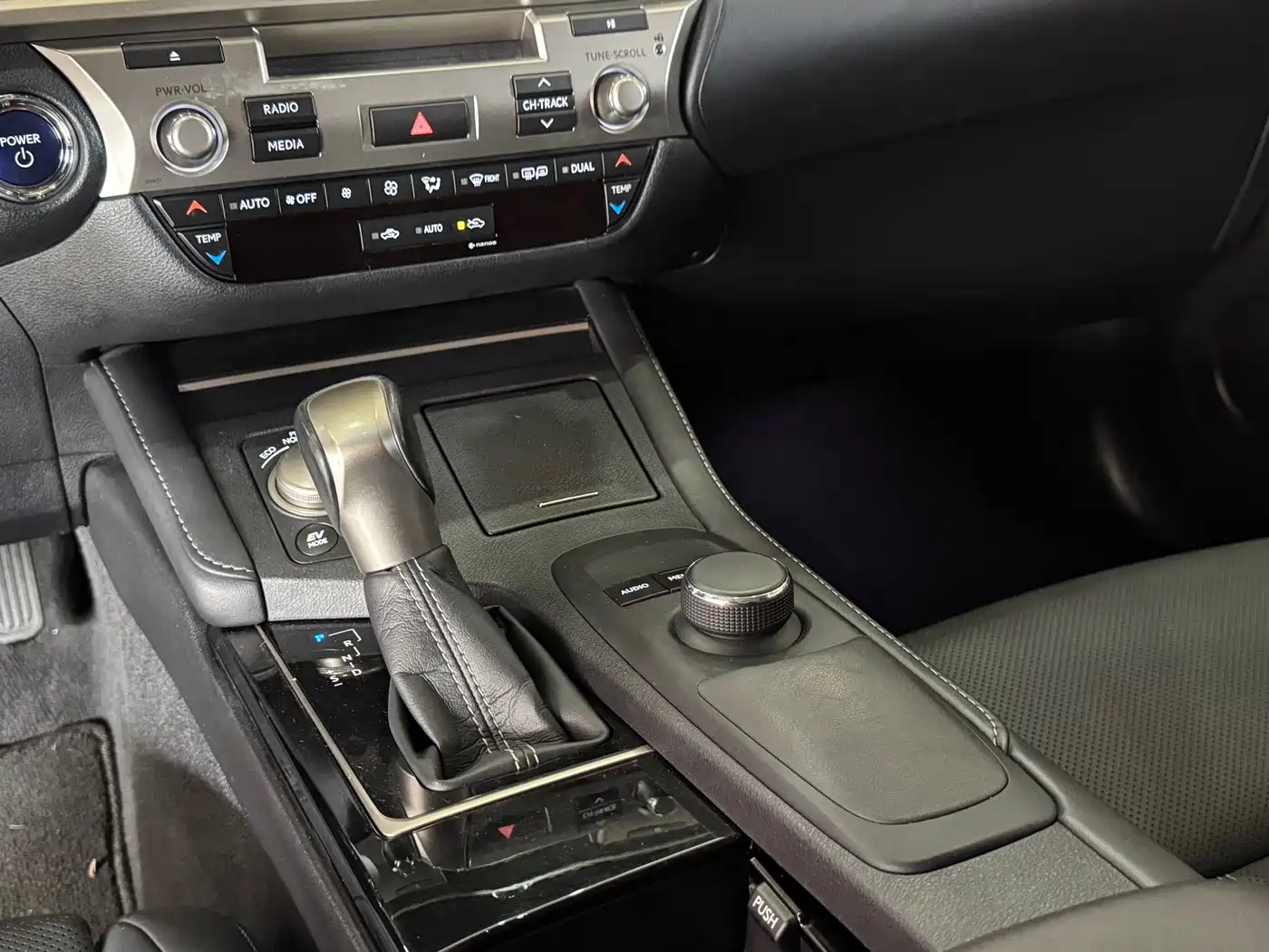 Фото 8 - Lexus ES
