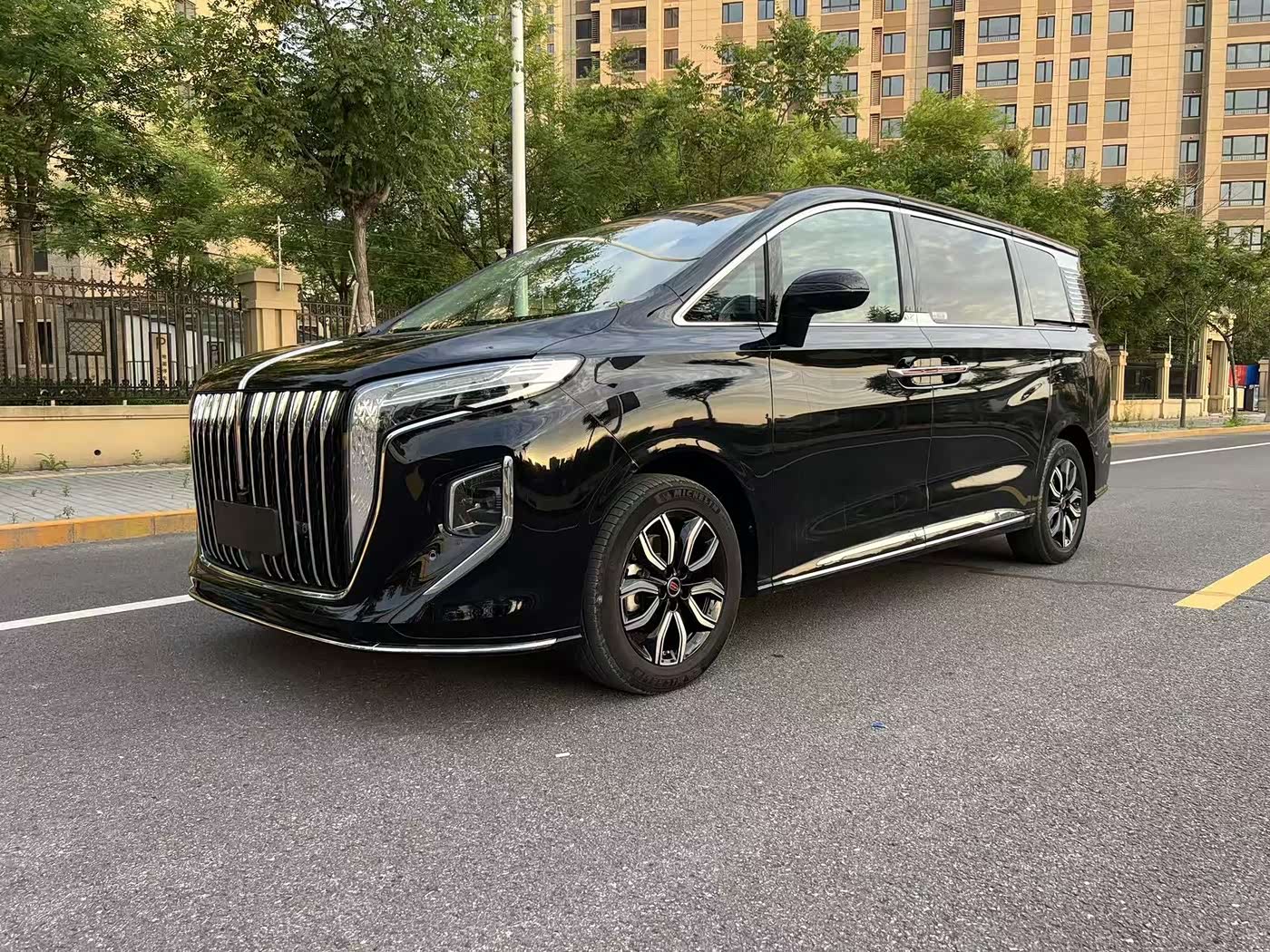 Hongqi HQ9 PHEV
