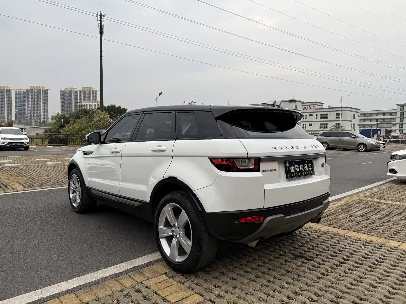 Land Rover Range Rover Evoque 2017 2.0T SE Smart Shine Edition фото 6