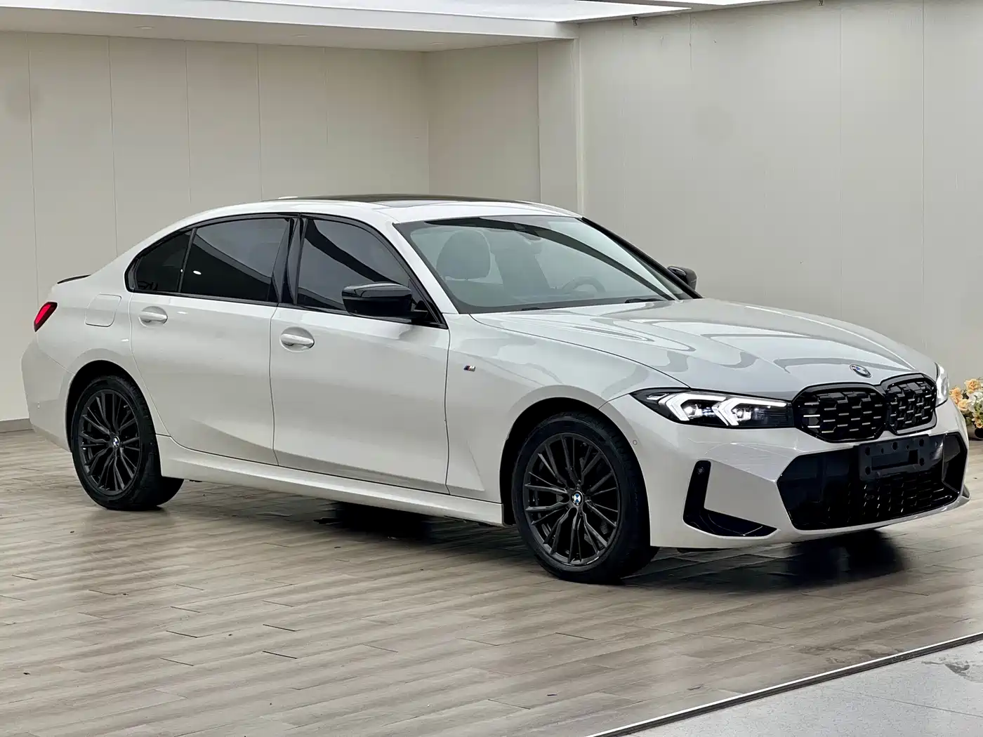 BMW 3 Series 2024 325Li M Sport Shadowline Package фото 3
