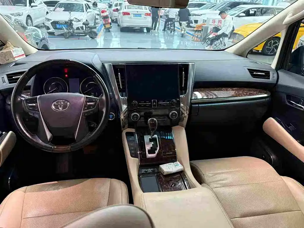 Toyota Alphard 2021 Hybrid 2.5L Luxury фото 4