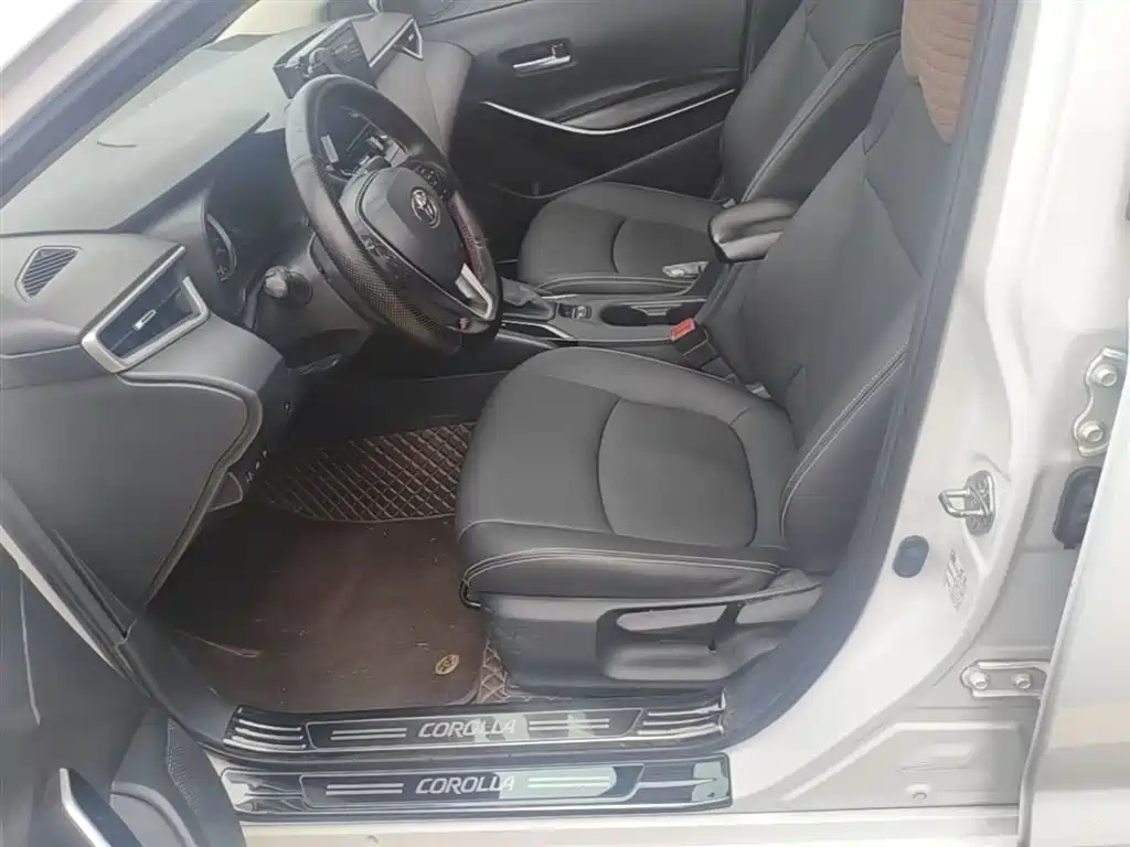 Toyota Corolla 2021 Hybrid 1.8L E-CVT Elite Edition фото 15