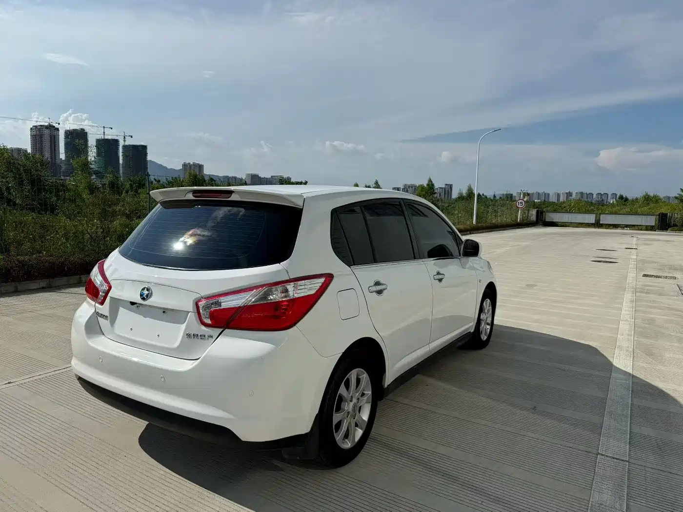 Venucia R50 2016 2015 1.6L Automatic Fashion Edition