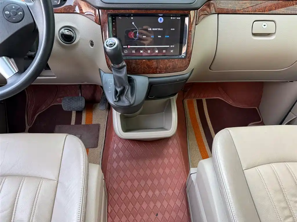 Mercedes-Benz Viano 2013 Model 3.0L Navigation Edition фото 7