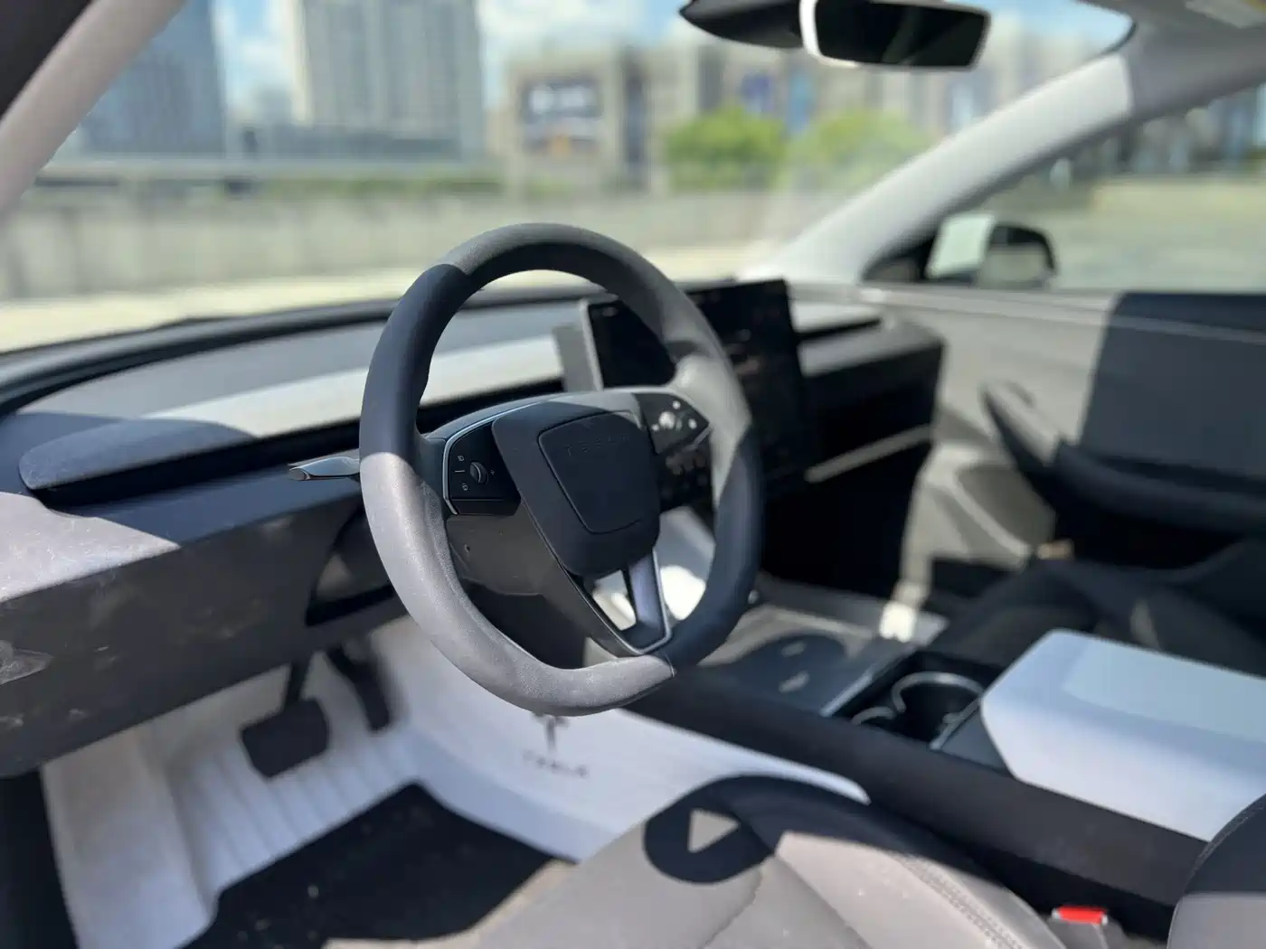 Tesla Model 3 2026 2025 Model Year Facelift Rear-Wheel Drive