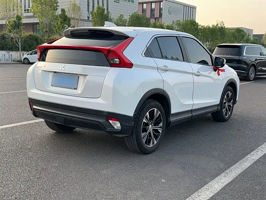 Mitsubishi Eclipse Cross 2018 1.5T CVT 2WD Fearless Edition фото 4