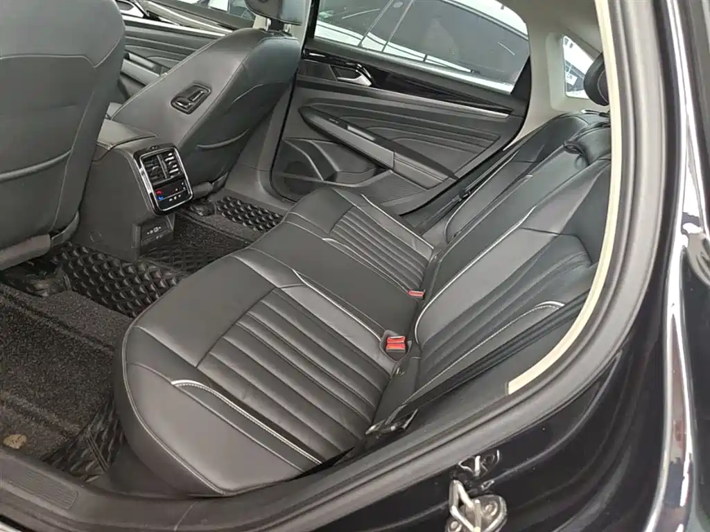 Volkswagen Passat 2023 330TSI Elite Edition фото 17