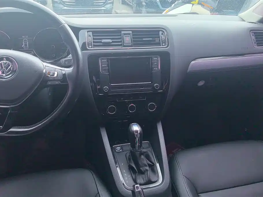 Volkswagen Sagitar 2017 280TSI Automatic R-Line фото 16