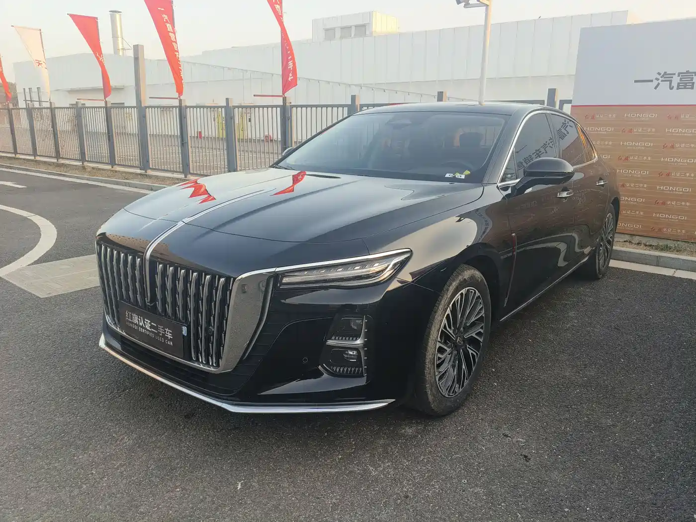 Hongqi H5 2024 2.0T Automatic Smart Connect Flag Smooth Edition