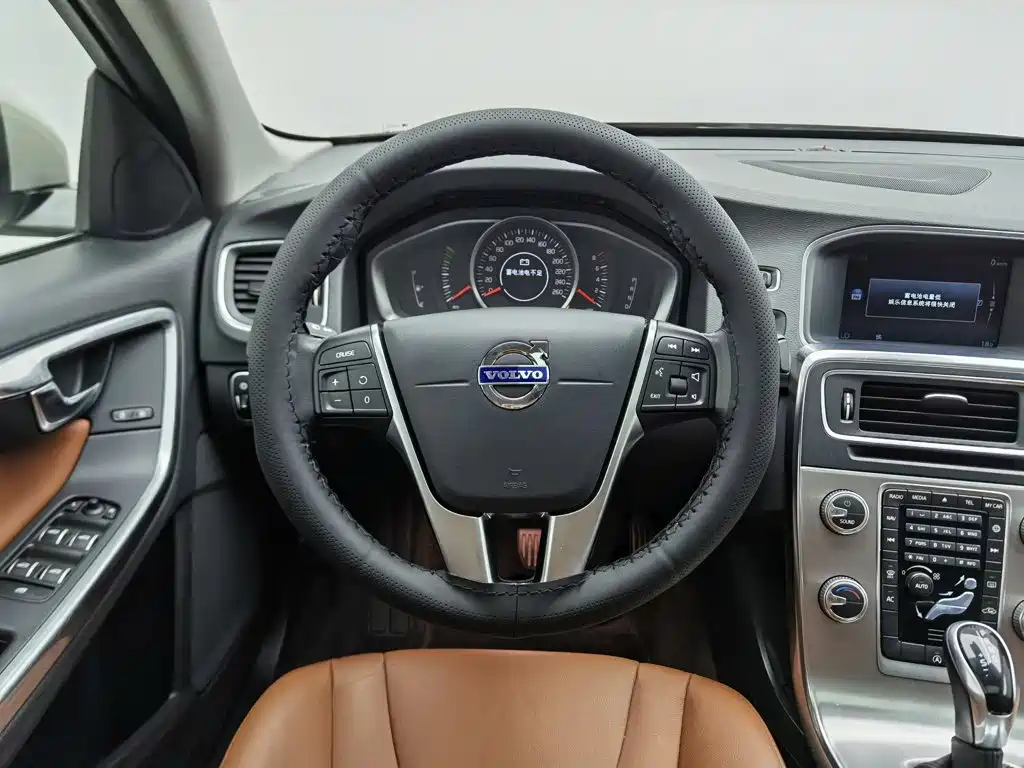 Фото 11 - Volvo S60