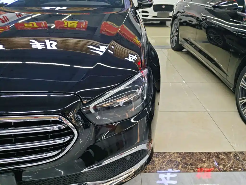 Photo 24 - Mercedes-Benz E-Class