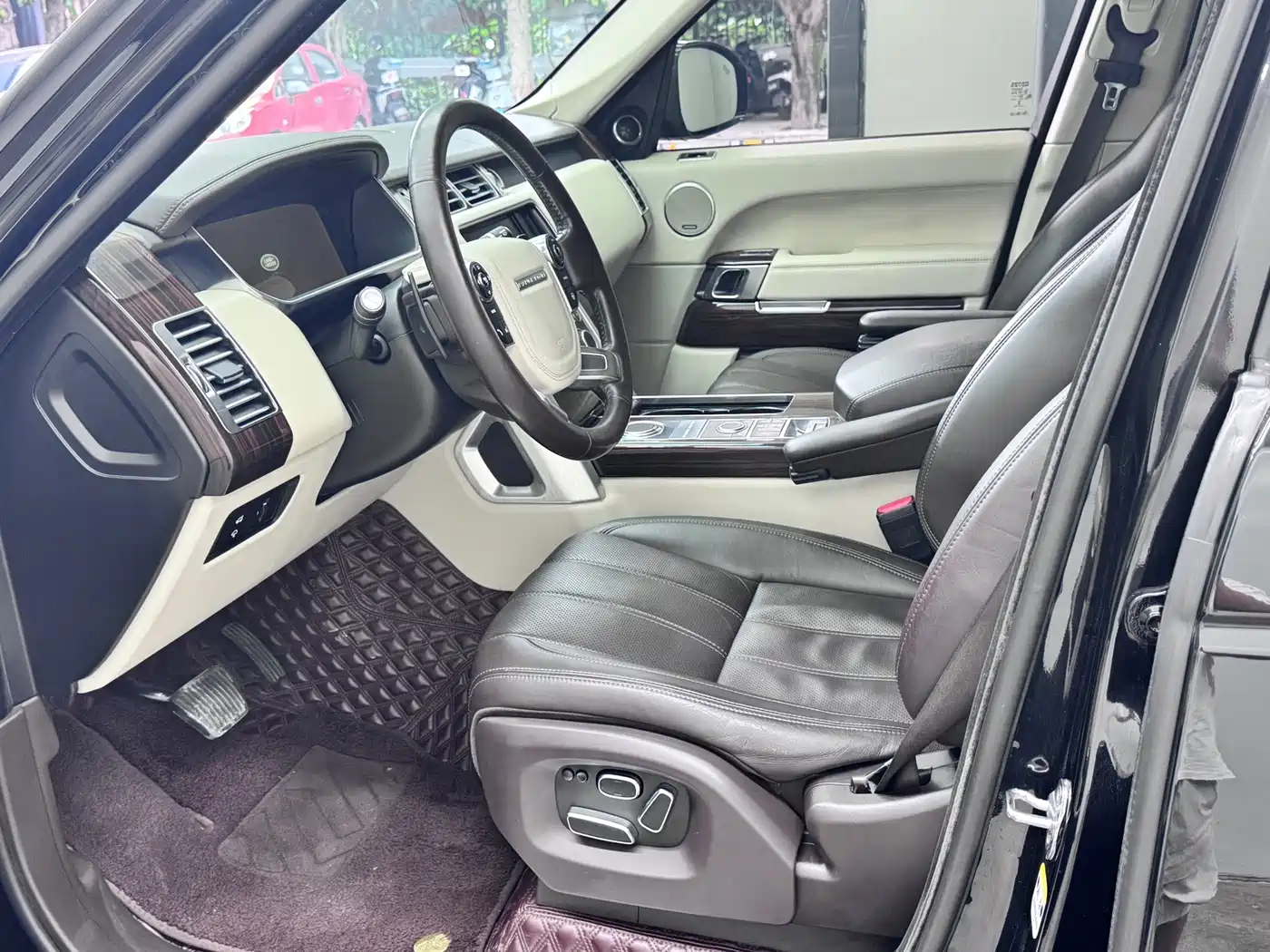Photo 4 - Land Rover Range Rover