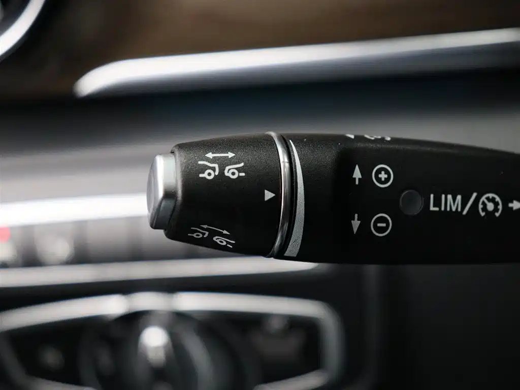 Mercedes-Benz V-Class 2021 V 260 L Long Wheelbase Premium Edition фото 33