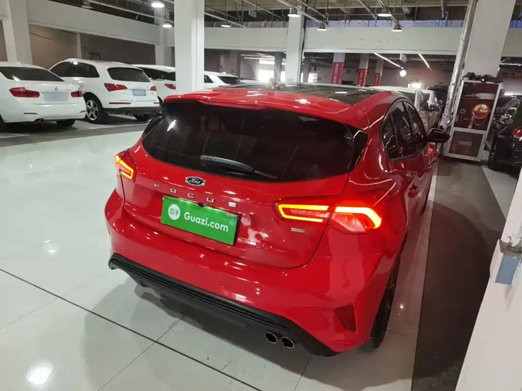 Фото 7 - Ford Focus