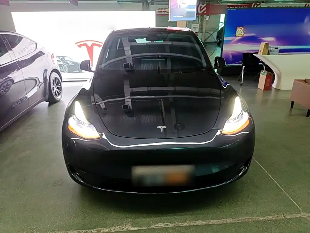 Фото 3 - Tesla Model Y