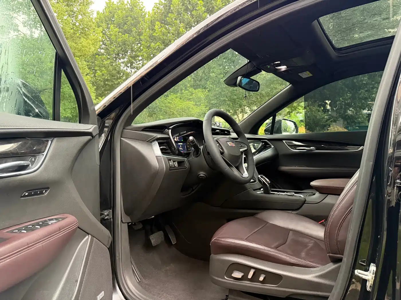 Photo 9 - Cadillac XT6