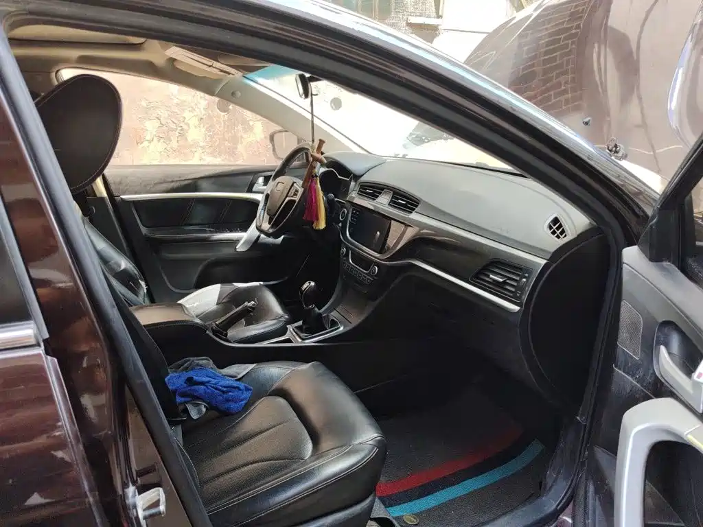 Фото 22 - Geely Emgrand