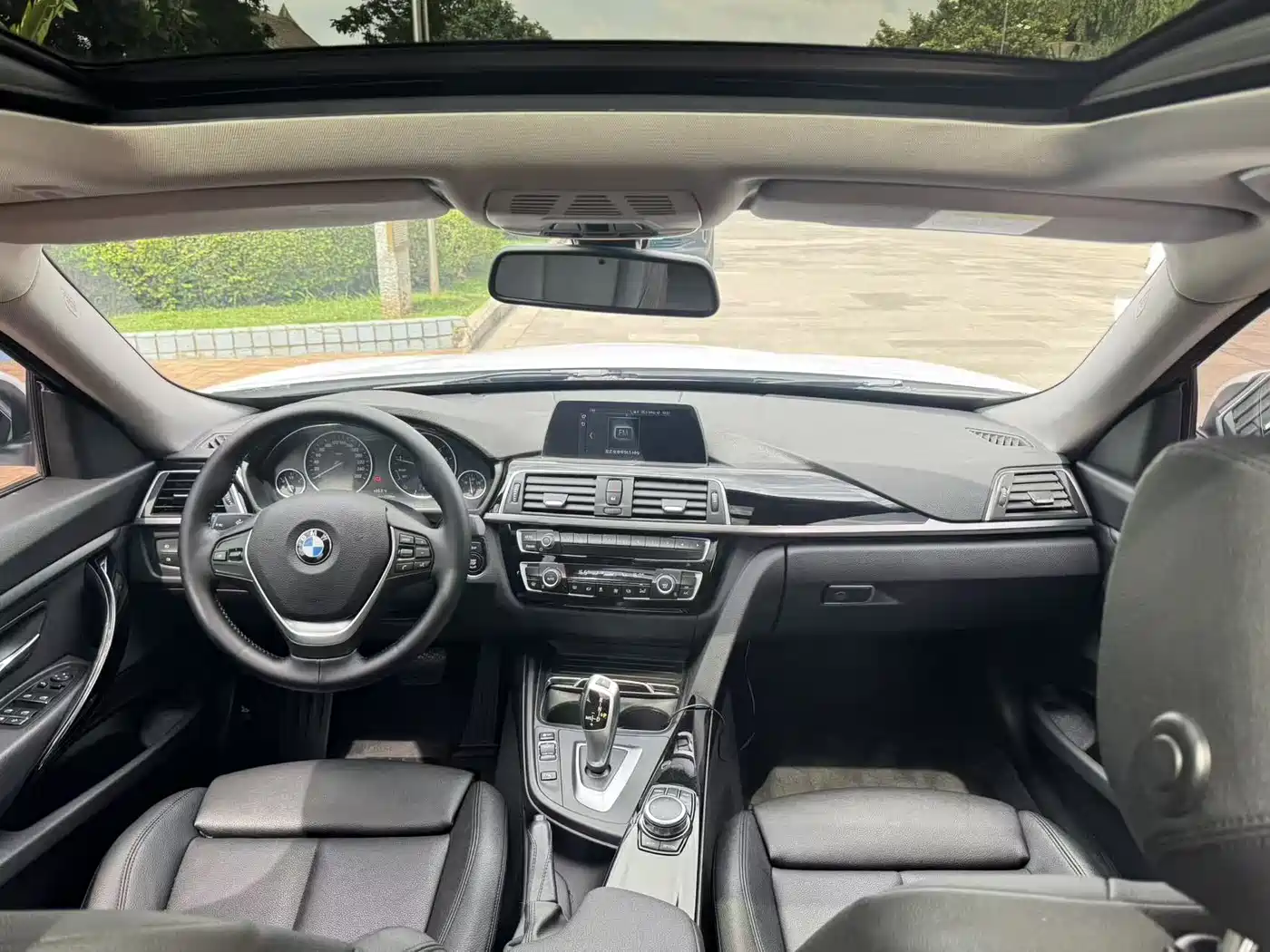 BMW 3 Series GT 2018 320i Fashion фото 10