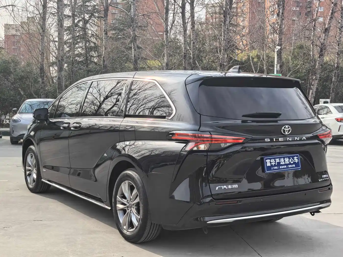 Toyota Sienna 2024 2.5L Hybrid 4WD Premium Edition фото 17