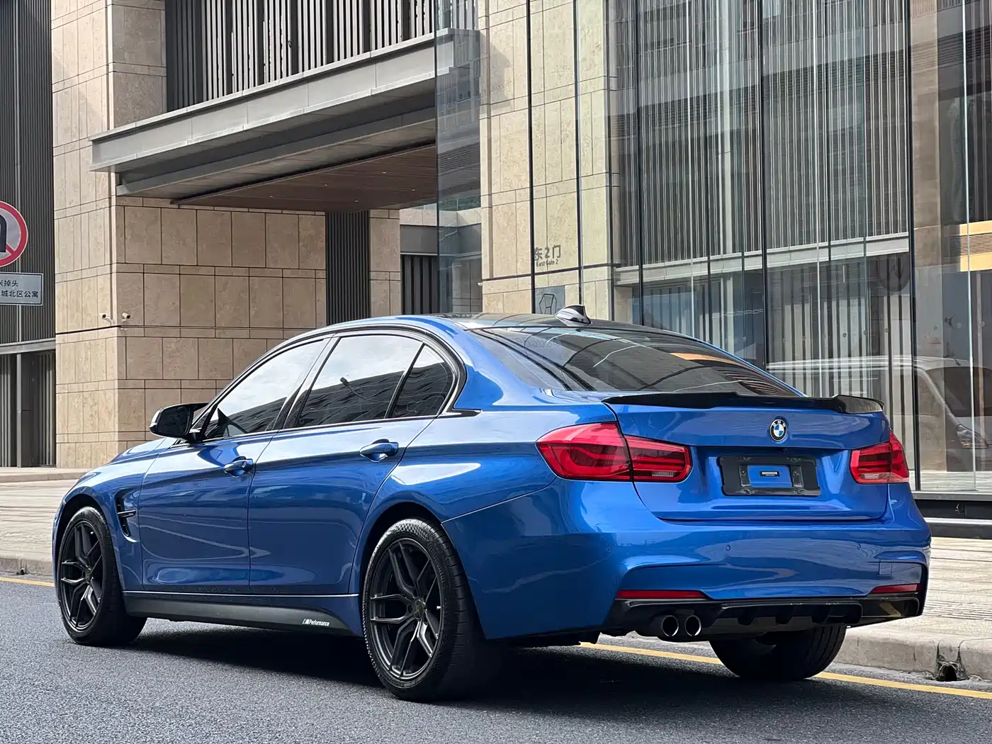 BMW 3 Series 2017 320Li M Sport фото 23