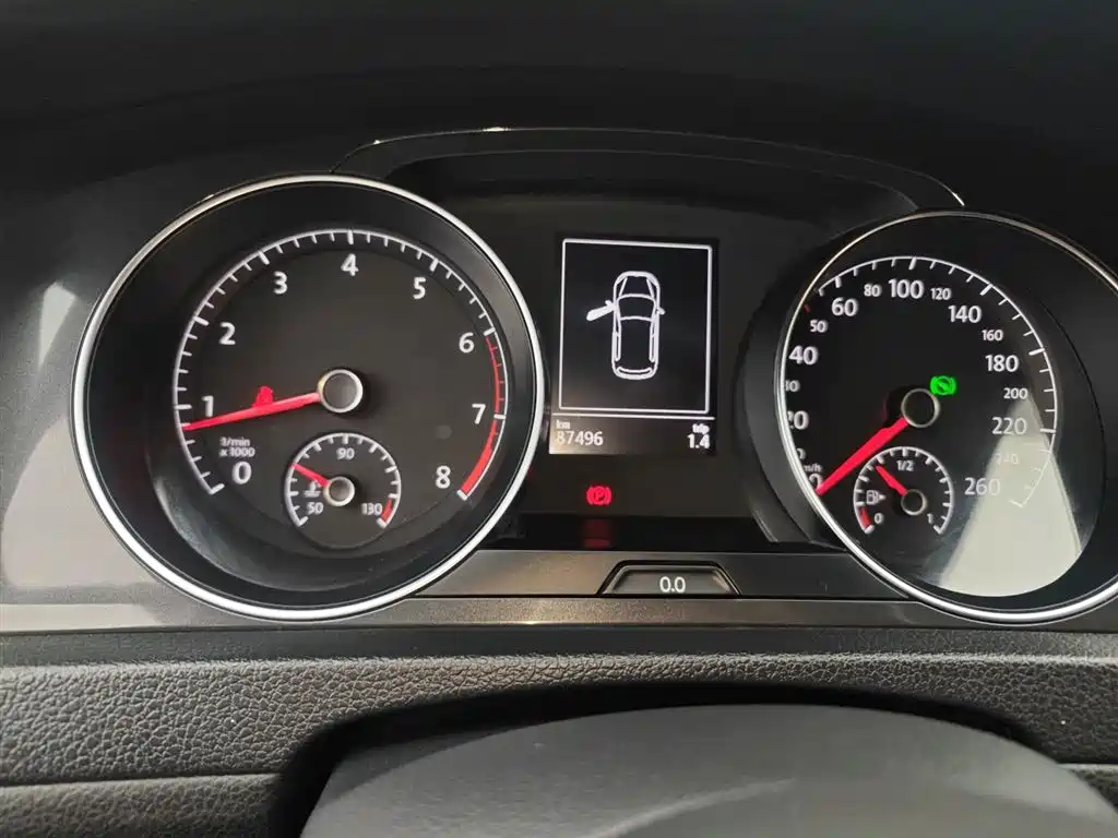 Volkswagen Golf 2017 1.6L Auto Comfort Millionth Edition фото 12