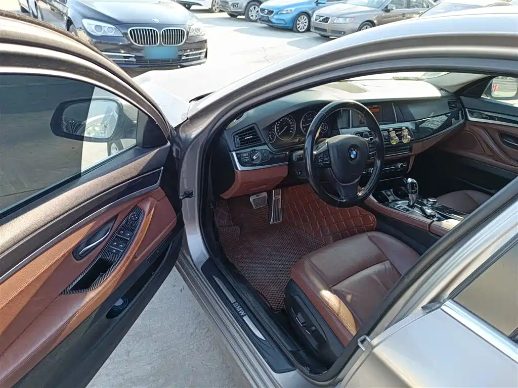 BMW 5 Series 2017 520Li Classic Edition фото 16