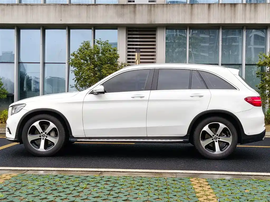 Mercedes-Benz GLC 2018 Facelift GLC 260 4MATIC Luxury фото 3