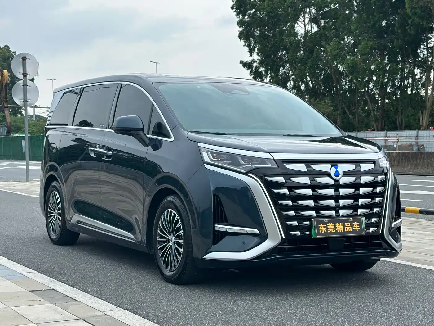 Denza D9 2022 DM-i 970 AWD Flagship