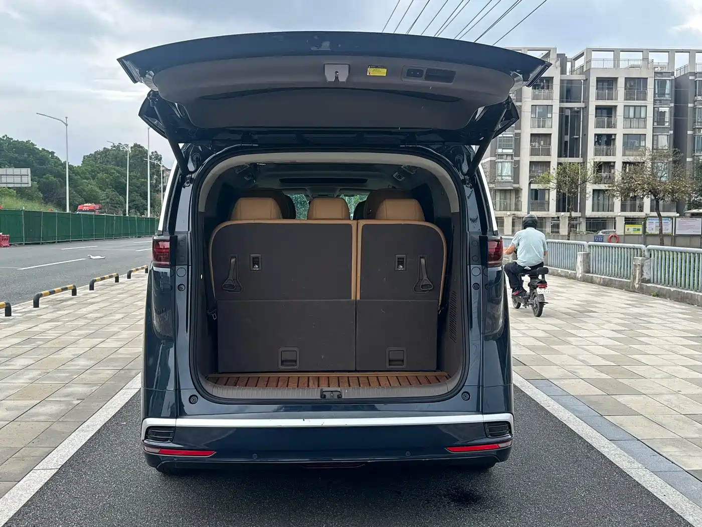 Denza D9 2022 DM-i 970 AWD Flagship фото 16