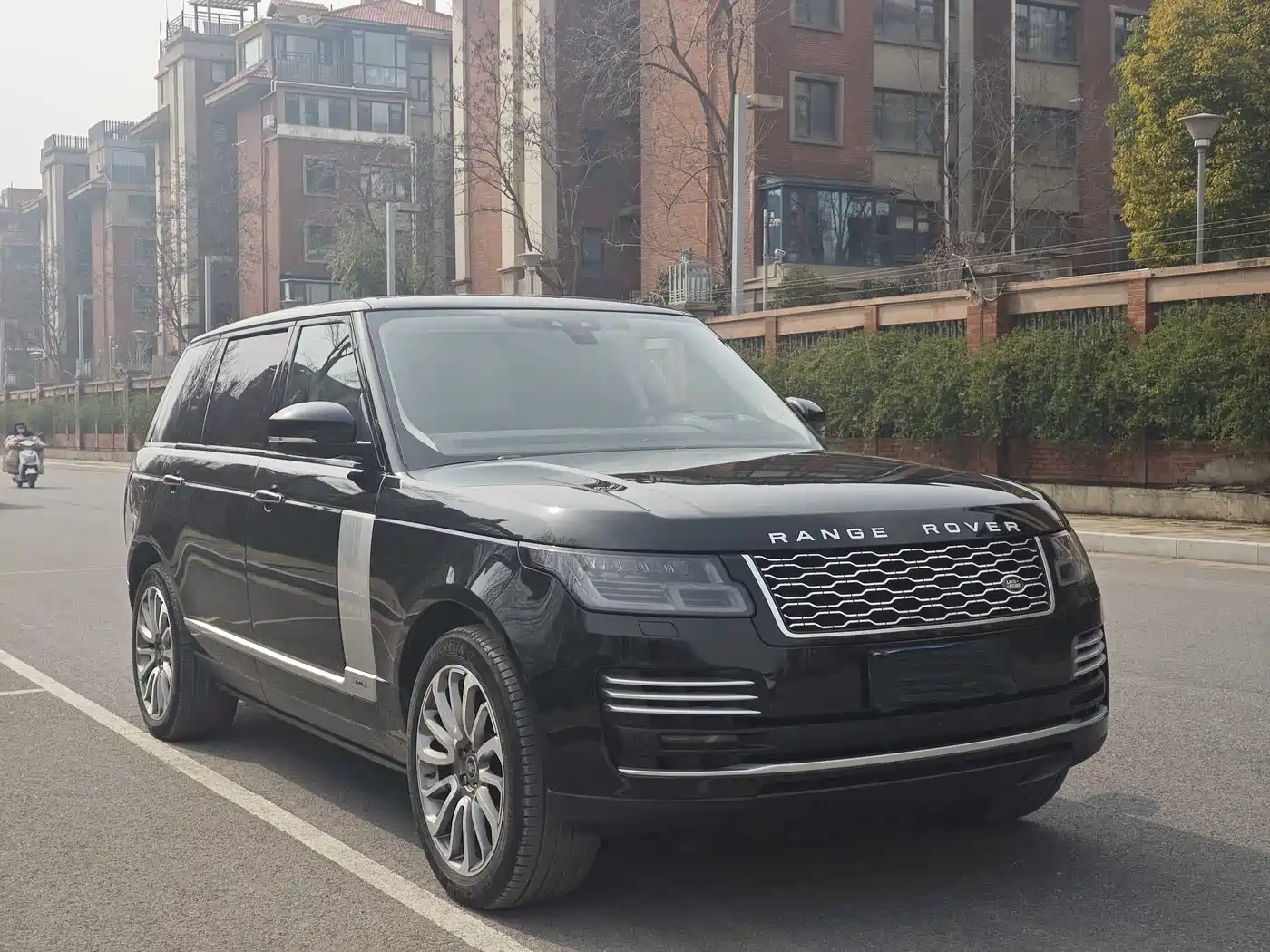 Land Rover Range Rover 2020 3.0 L6 Heritage Extended Edition фото 2
