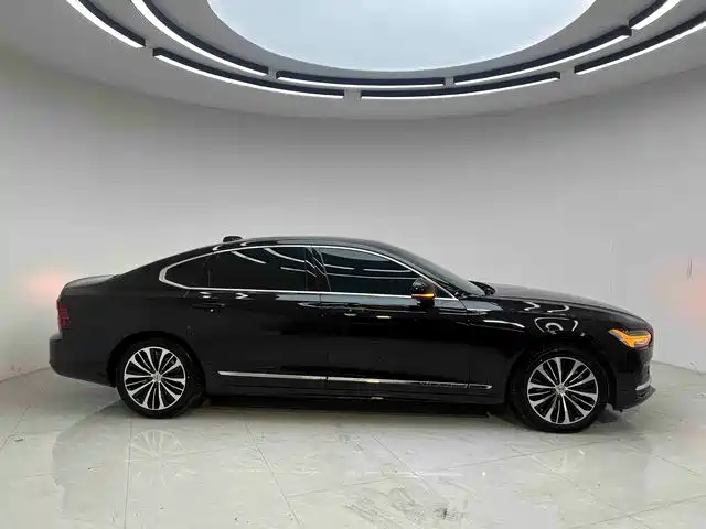 Volvo S90 2024 2024 B5 Momentum Luxury Edition
