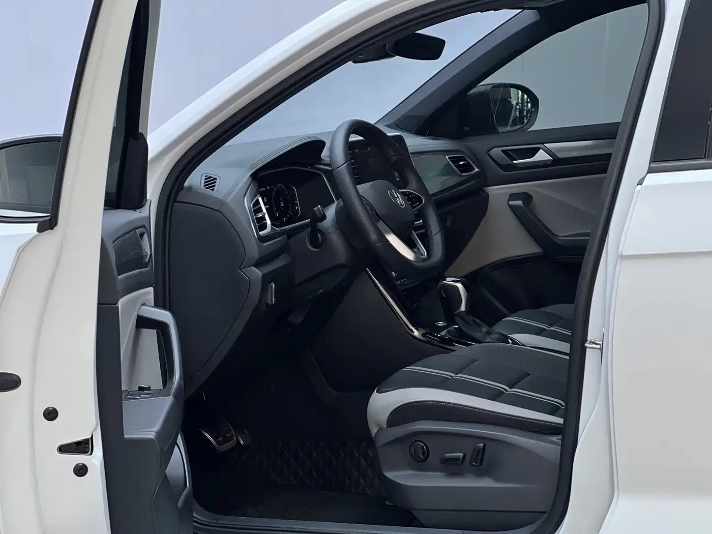 Volkswagen T-Roc, миниатюра 8