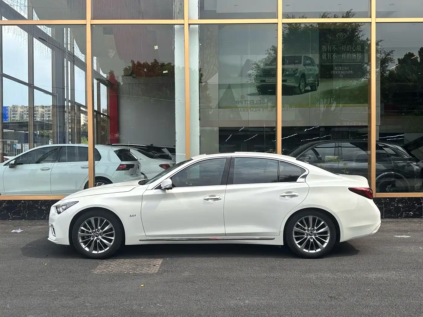 Infiniti Q50L 2019 2018 2.0T Premium Edition (China VI)