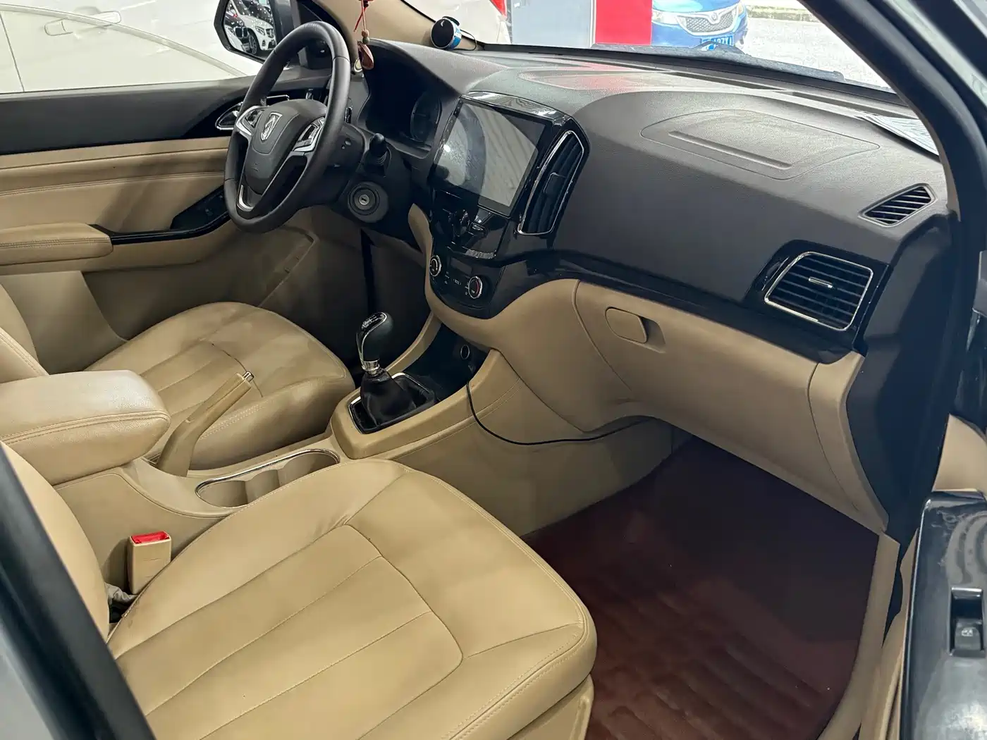 Baojun 730 2014 2014 1.5L Manual Luxury 7-seater