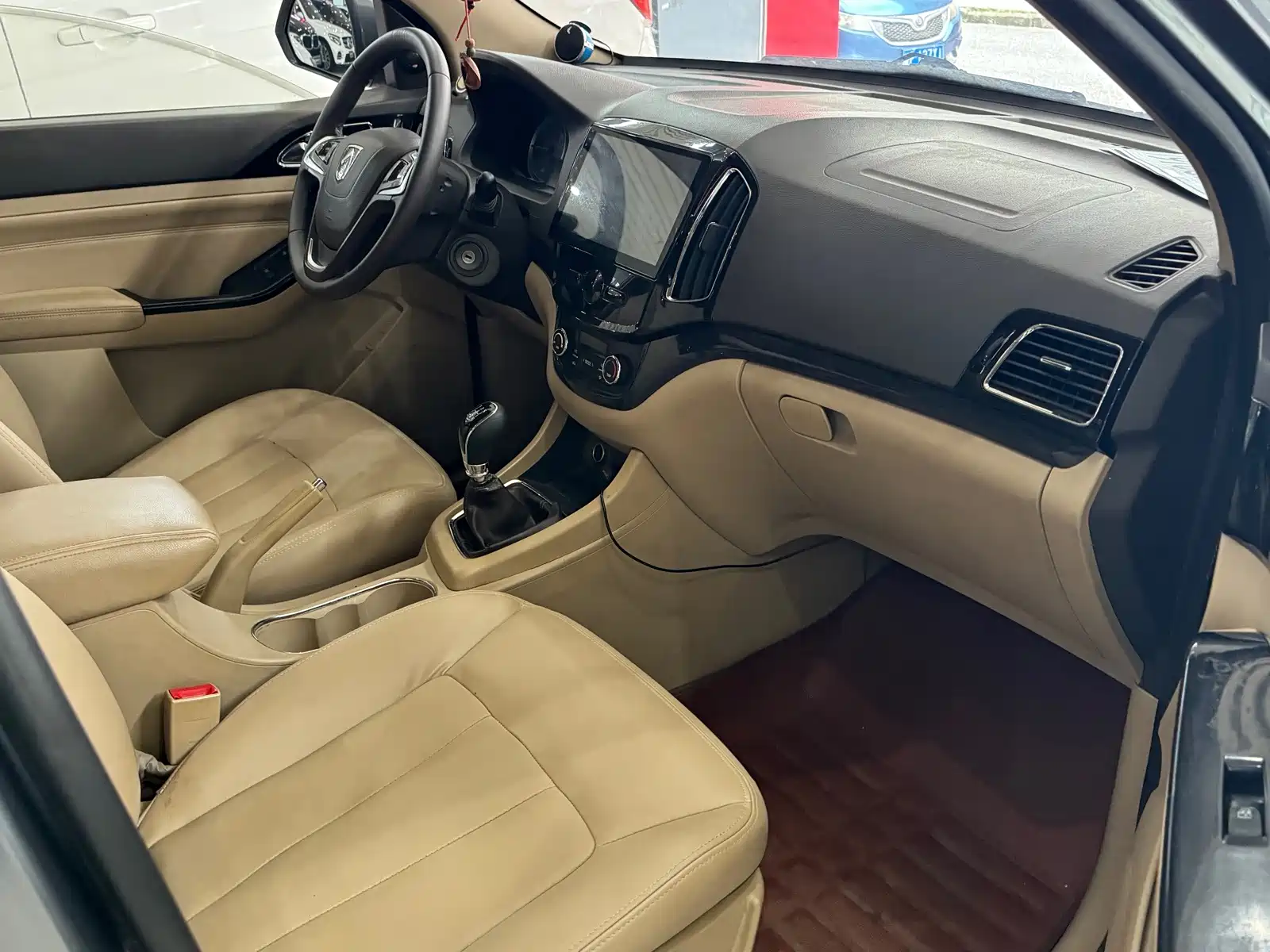 Photo 8 - Baojun 730