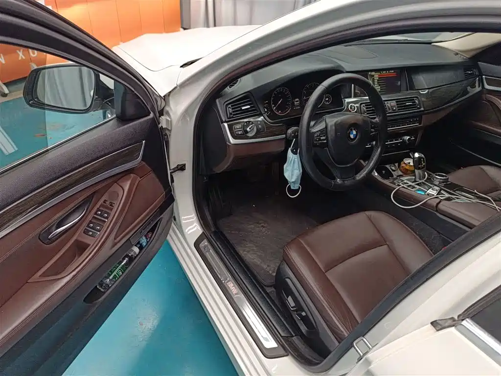 BMW 5 Series 2014 525Li Luxury Design Package фото 13