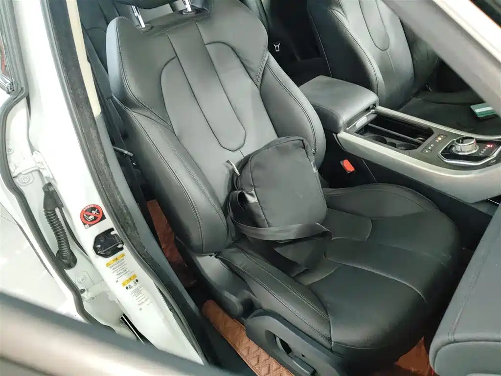 Land Rover Range Rover Evoque 2015 2.0T 5-Door Intelligent Edition фото 17