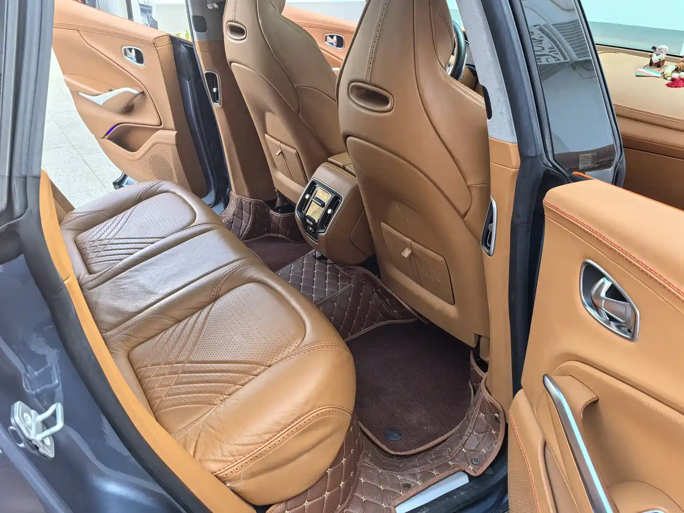 Aston Martin DBX 2021 2022 4.0T V8